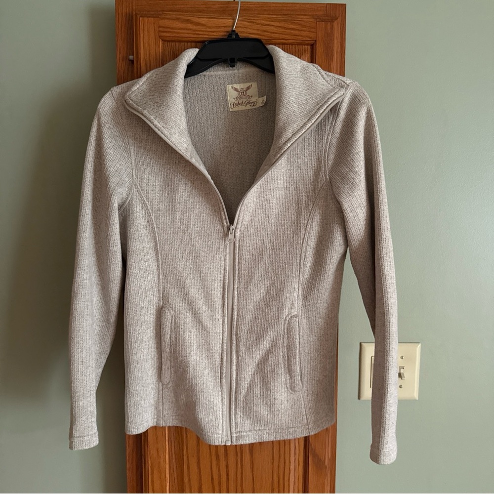 Faded glory Sz S , tan, zip up sweater with pockets. Non smoking home Fantastic